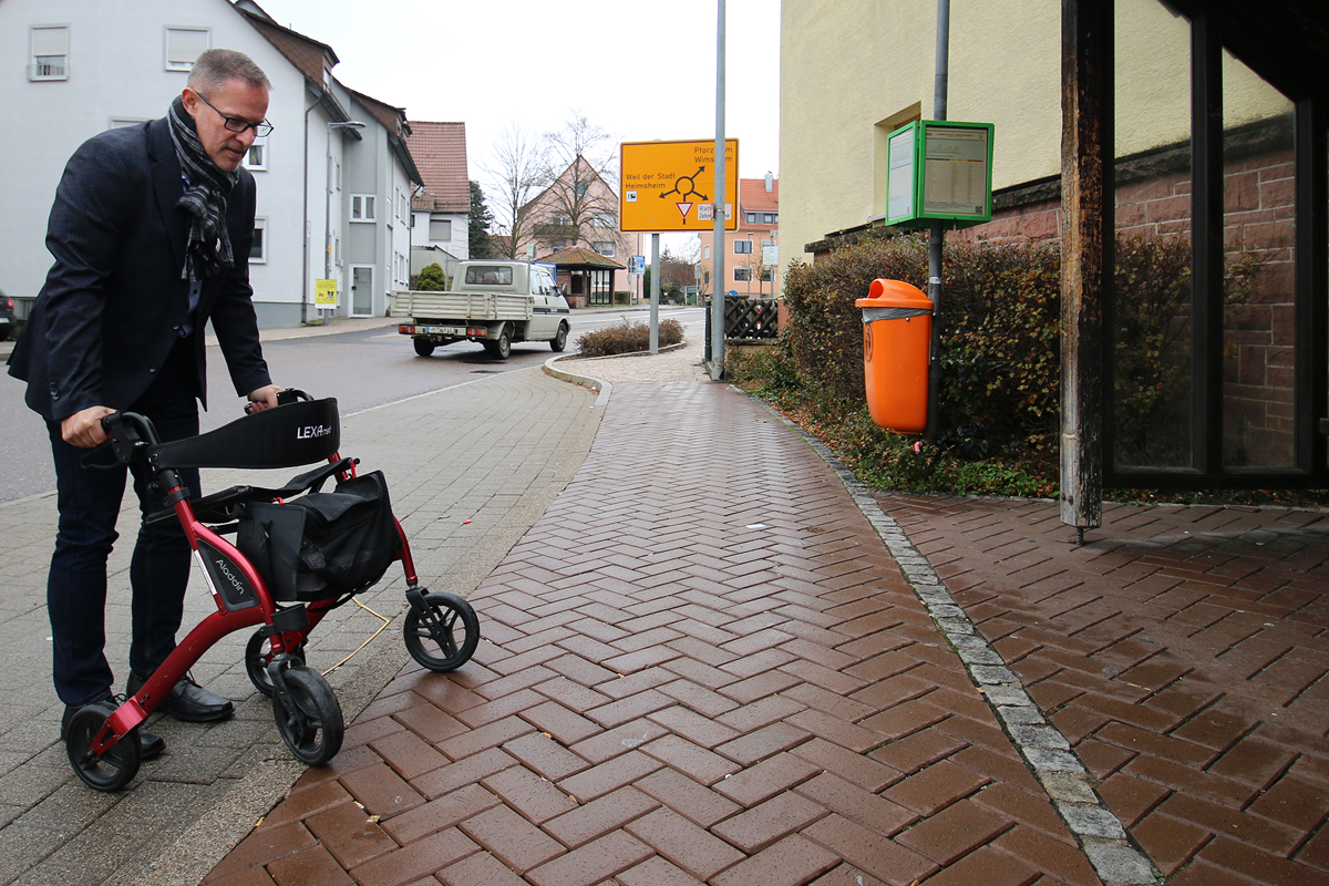 Michael Seiß mit Rollator